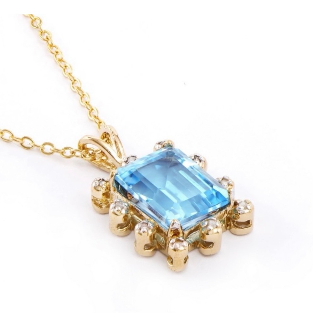 Necklace 18K Yellow GoldOver
Sterling Silver .07 CTW
Diamond and 5.05 CTW
Topaz